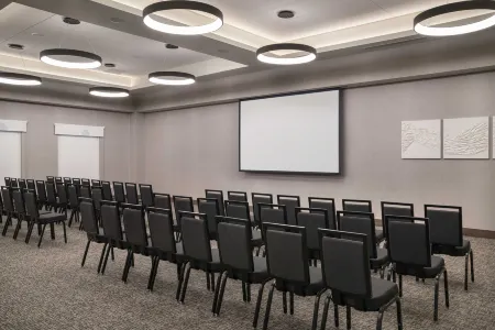 Home2 Suites by Hilton Denver Downtown Convention Center Отели рядом с достопримечательностью «Ботанические сады Денвера»