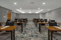 إمباسي سويتس باي هيلتون ديترويت مترو إيربورت - فطور