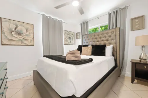 Luxury Sanctuary! Modern 2Br Only 6 Min to Beach Các khách sạn ở Bãi biển Pompano