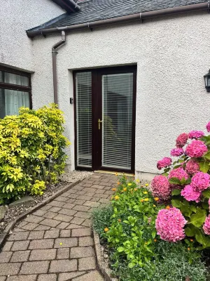 Cosy Private One Bedroom Apartment Hotels near Dumbarton Castle