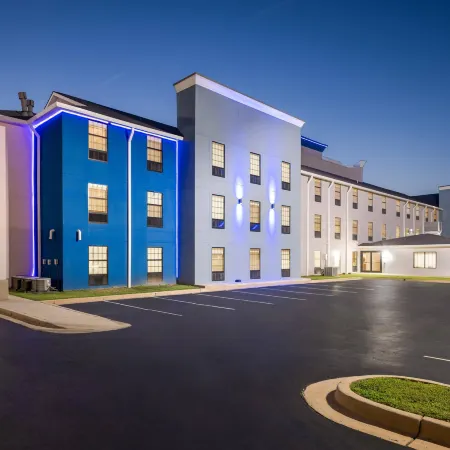 Comfort Inn & Suites River City Decatur