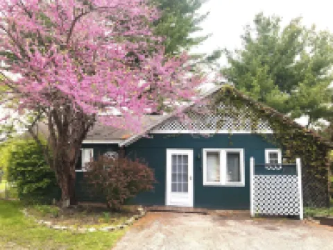 Charming Rhinebeck Cottage, 5 min. from town, King Bed! Hotels in Rhinebeck