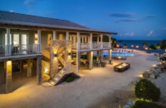 OCEAN FRONT OASIS PRIVATE RESORT LIKE HOME - WITH PROTECTED 45' BOAT SLIP