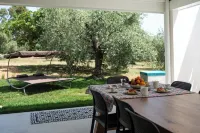 House in the countryside surrounded by nature and Mediterranean bush.