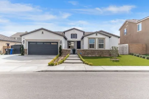 Spacious 4-bedroom house in serene Victorville with WiFi, AC