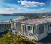 PANORAMIC OCEAN VIEWS-Recently updated. 3BR 2.5 Bath