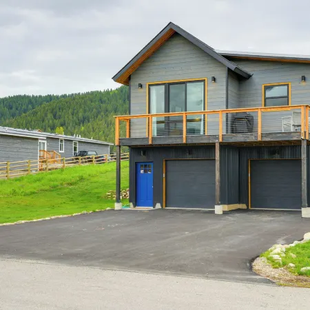 Quiet Alpine Hideaway w/ Panoramic Mountain Views!
