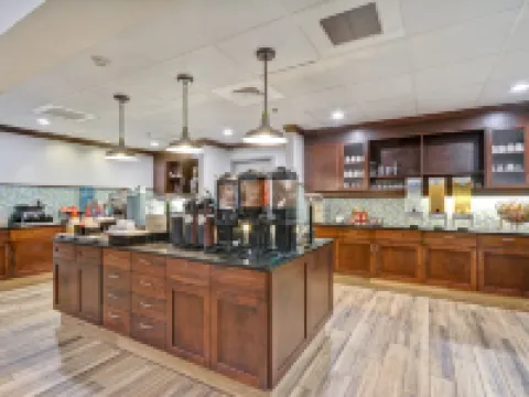 โฮมวูดสวีทส์ บายฮิลตัน ปาล์มเดสเซิร์ต โรงแรมในปาล์มดีเซิร์ท