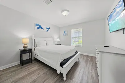 Tranquil Haven Hotels near Blue Angels