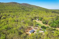 寧靜的丹伯利度假勝地 - 距離Hanging Rock 3英里!