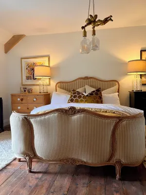 Traditional cottage in rural setting near coast Hotels in Llanybydder