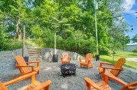 5 Bedroom + 2 Barns + Basketball + Pickle ball + Fire pit + Hot Tub!