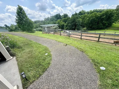 Charming 1-bedroom apartment in Floyd Hotels in Floyd County