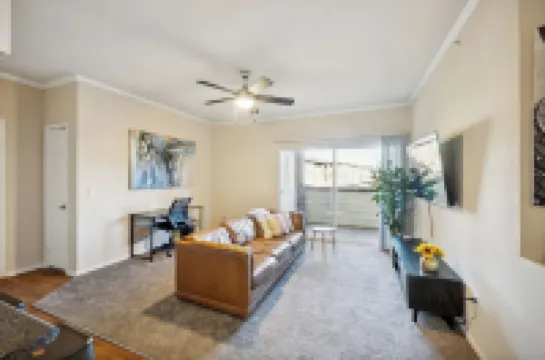 Castle Rock Retreat w/ queen bed, pool & hot tub