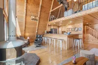 Snowfall Escapes - Lakefront Cabin with Loft & Bar