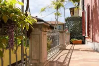 Apartment nestled in the tranquility of a mountain village Hotels in Brunate