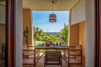 Sweet Life in Golf Is Molas