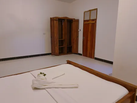 Zanzibar Bliss – Uroa Beachfront 2Br Retreat with Balcony & WiFi