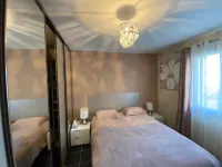 Villa sur le Thor Proche de la Gare de la Gare TVG Avignon et Région Lubéron Hotels in Le Thor