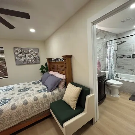 Charming 2-bedroom house Sleep 6 with WiFi in Ely Отели в г. Эли