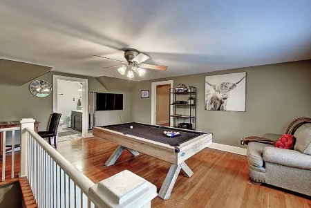 Fort Henry - Pool Table, Fire Pit, Prime Location in Kingsport Отели рядом с достопримечательностью «Шоппинг-центр Сенчери сквер»