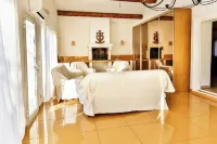 LAUNCH PROMO!  Detached house 12km from Avignon in a small village