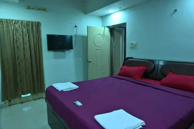 Charming 2-bedroom apartment in enchanting Visakhapatnam with WiFi, AC Hotels near Palm beach పామ్ బీచ్