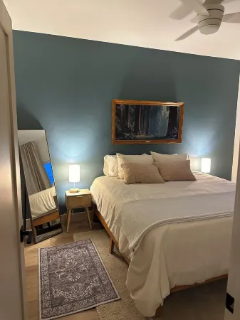 Newly built, 2-bedroom loft, high desert sunsets & mountain peaks, A/C and Wifi