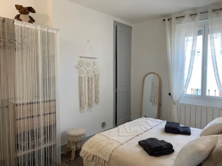 Gîte Elle est Moi Отели в г. Роморантен-Лантене