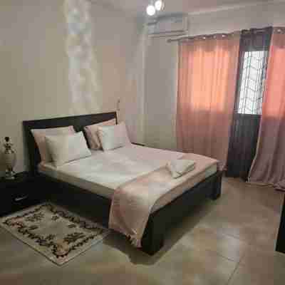 Appartement / Condominium de 3 Chambres et 3 Salles de Bain Rooms