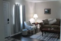 Brand new 2-bedroom apartment in amazing Cross Lanes with WiFi, AC Hotels in Cross Lanes