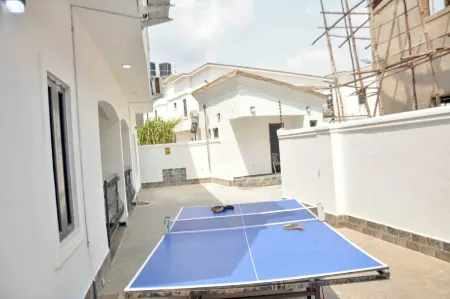 Slim Anyaiwe Apartments Отели в г. Агбор