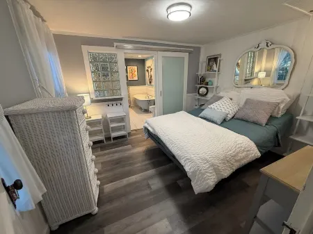 Dennisport! Walk to 3 Public Beaches! Charming 4-bedroom 3 bath House with AC