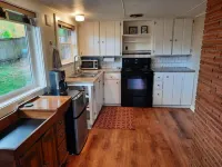 Private & Spacious Daylight Basement Apartment with Kitchen Hotels in White Center