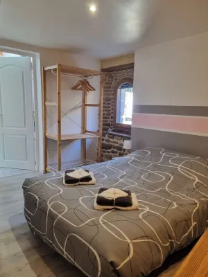 Gite Avec Extérieur Pour 5 Personnes Hotels in Quessoy