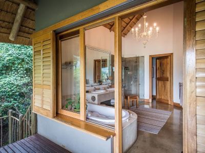 Luxury lodge in serene Karkloof Valley with 16 Villas
