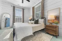 Backyard Oasis - Cowboy Pool w/ Heater & Chiller - Outdoor Projector Screen