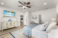 Walk2Beach & Pools, Golf Cart, Family Friendly, 4Br