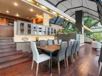 Lake front Glass house with Private Dock/Lake access/Kayak/Paddle board レッドモンドのホテル