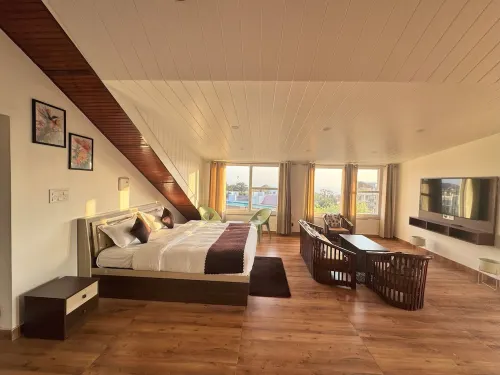 Attic Breeze 2BR -Mountain Villa