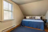 Rustic Catskill cottage, 10 min to Hudson, 30 minutes to popular ski area skiing