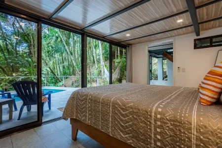 Casa Serena · Secluded Jungle Retreat w/ Pool, Walk to Beach