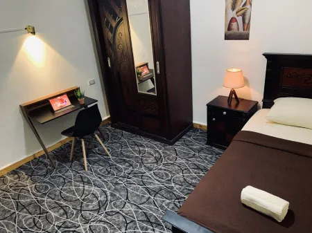 Modern private room with luxurious specifications Отели рядом с достопримечательностью «Катакомбы Ком-эш-Шукафа»