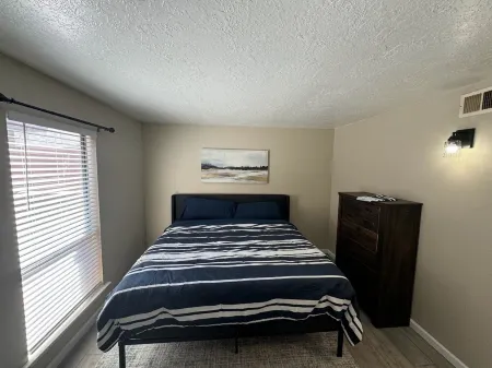 Cozy corporate apartment in Hobbs with WiFi, AC