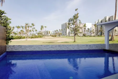 ACAPULCO RESIDENCES WITH GOLF VIEWS