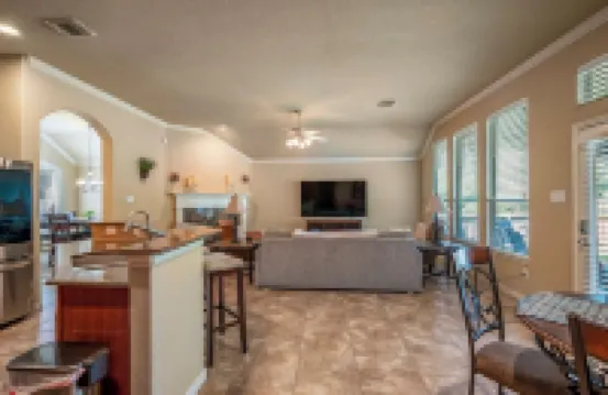 Woodlands Wonderland: Cozy 3-BRM Home