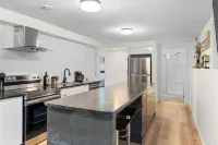 Dieppe Charm Suites, 2 BDRM, Walk to Local Market Hotels in Dieppe