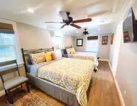 Perfect Kanab Basecamp w/ Hot Tub Downtown Cottage Near Zion, Bryce, Lake Powell