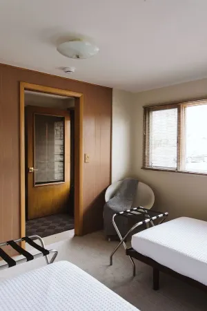 Modern Riverfront Home Отели рядом с достопримечательностью «Парк Ситизен»