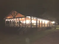 馬丁湖畔、餐廳、AU橄欖球，高爾夫濱水小木屋